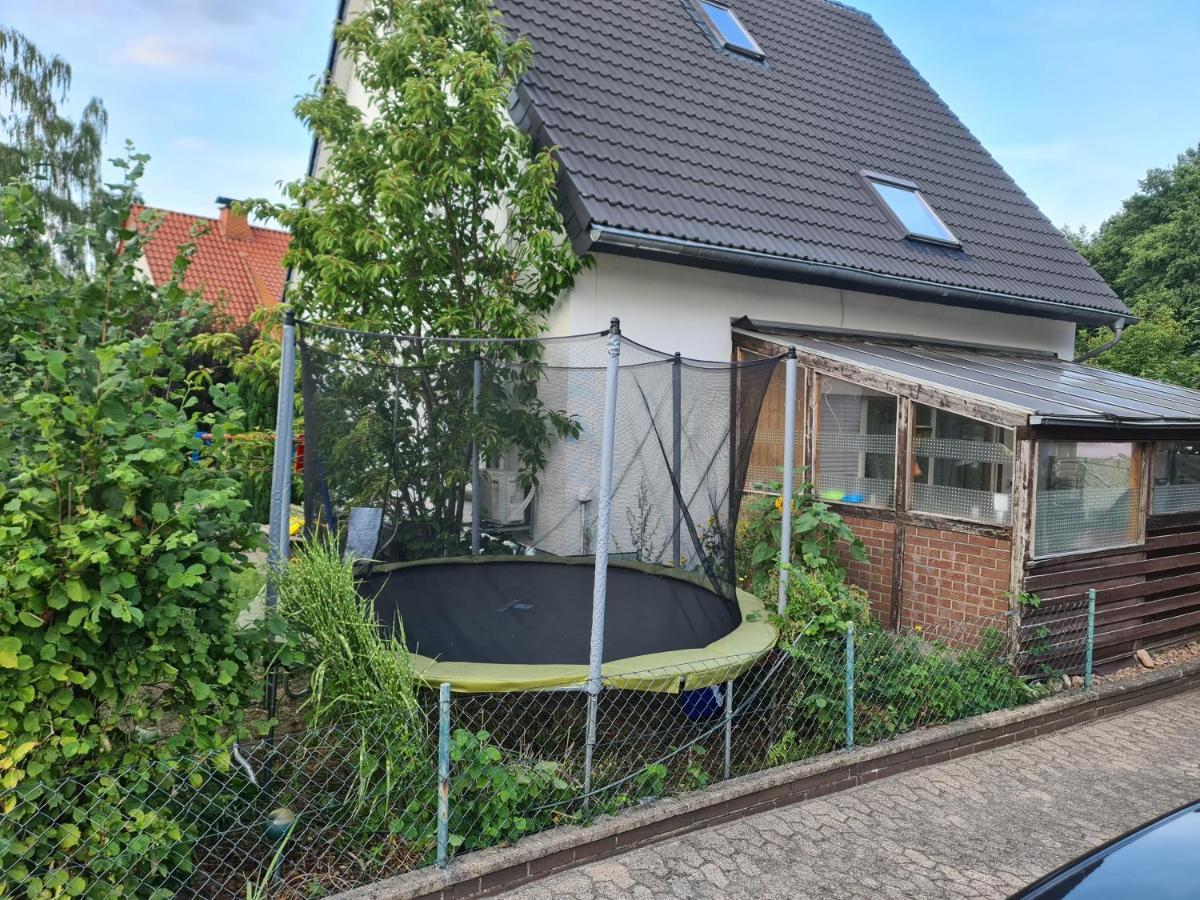 Geraeumiges Ferienhaus In Bad Salzuflen Mit Einfacher Ausstattung, Fuer Geschaeftsreisende, Gruppen Oder Familien Geeignet, 4 Schlafzimmer Apartment Exterior photo